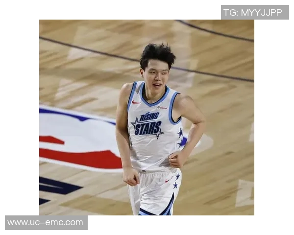 杨瀚森幽默风趣用英语逗乐队友具体细节不便透露